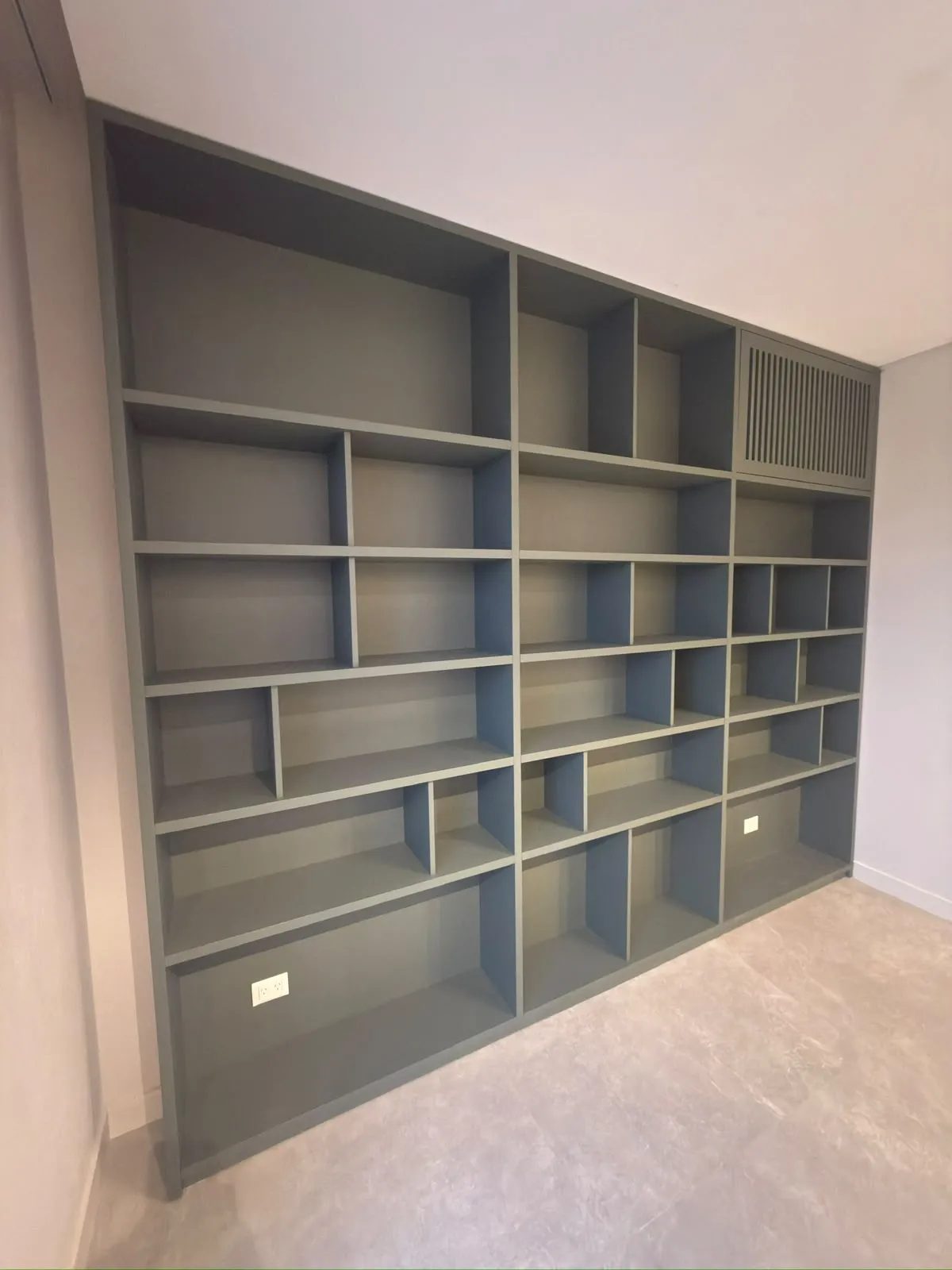 Bibliotecas a medida — de pared, modulares y con escritorio