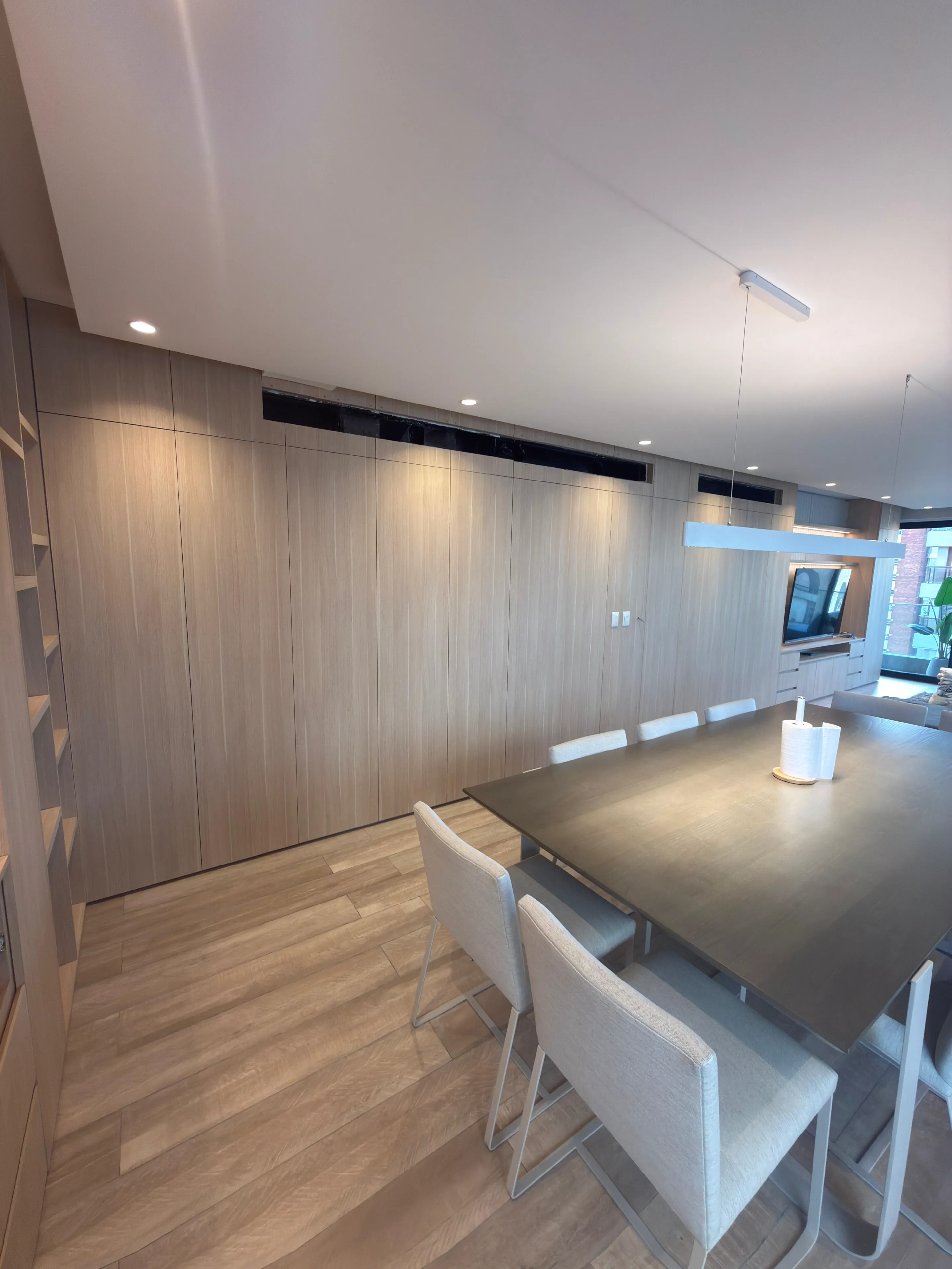 Mueble TV completo con revestimiento de pared y nicho empotrado