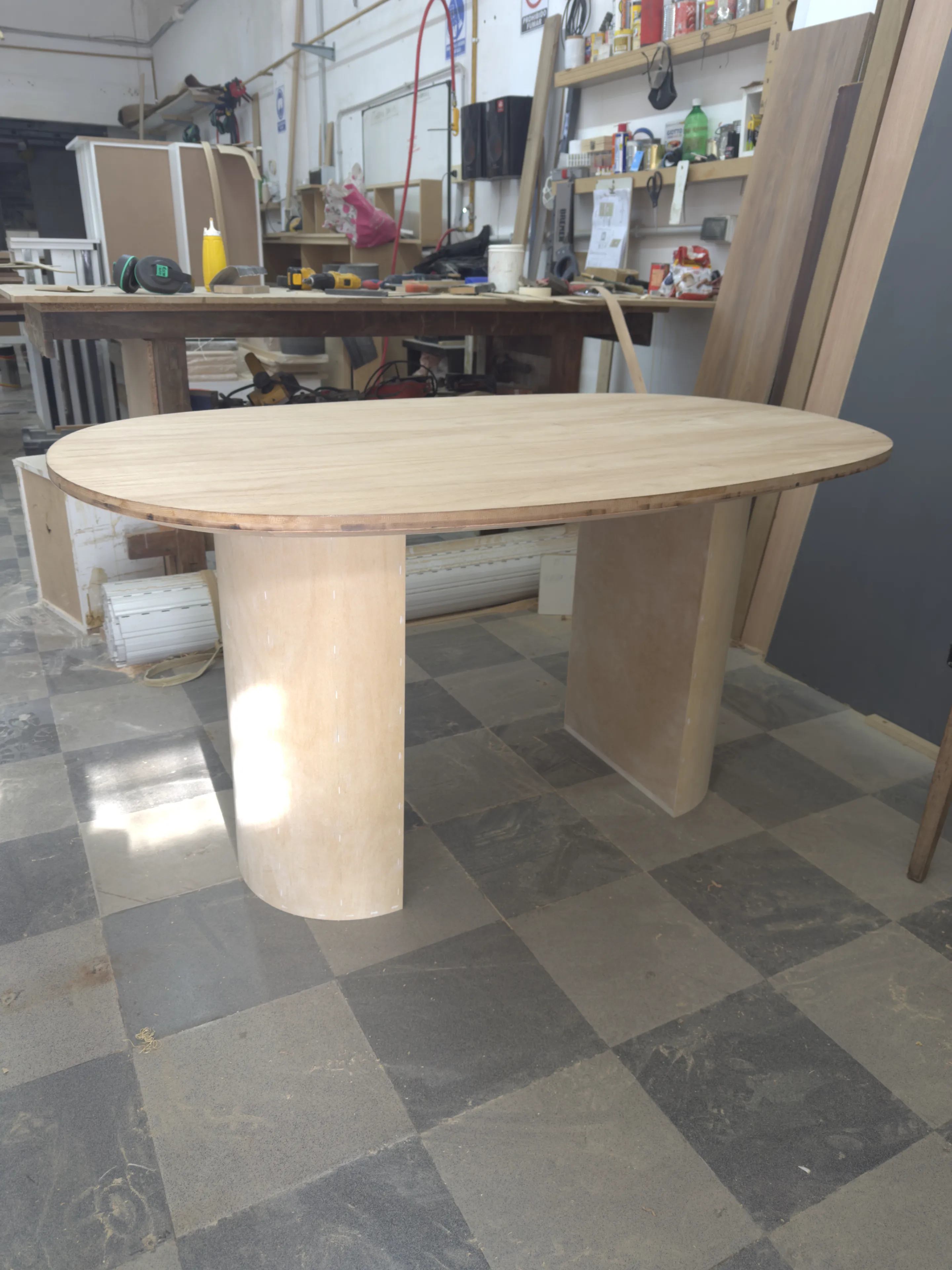 Mesa de comedor a medida en madera maciza — Gio Amoblamientos