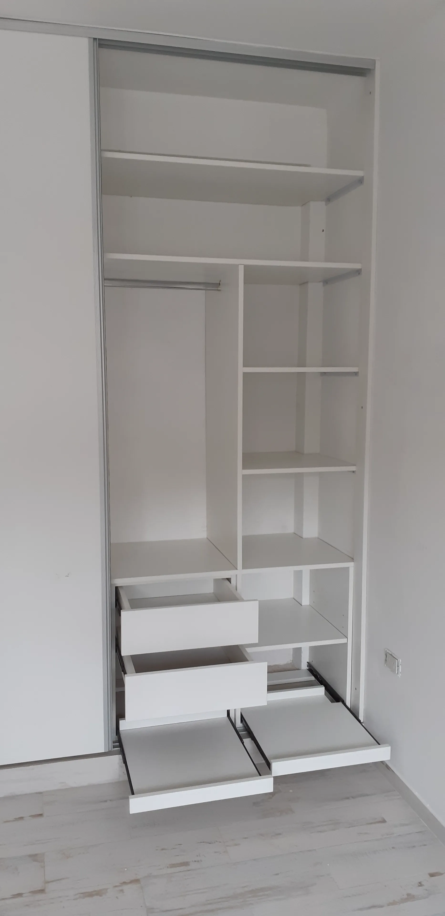 Cama BOX con respaldo tapizado a medida