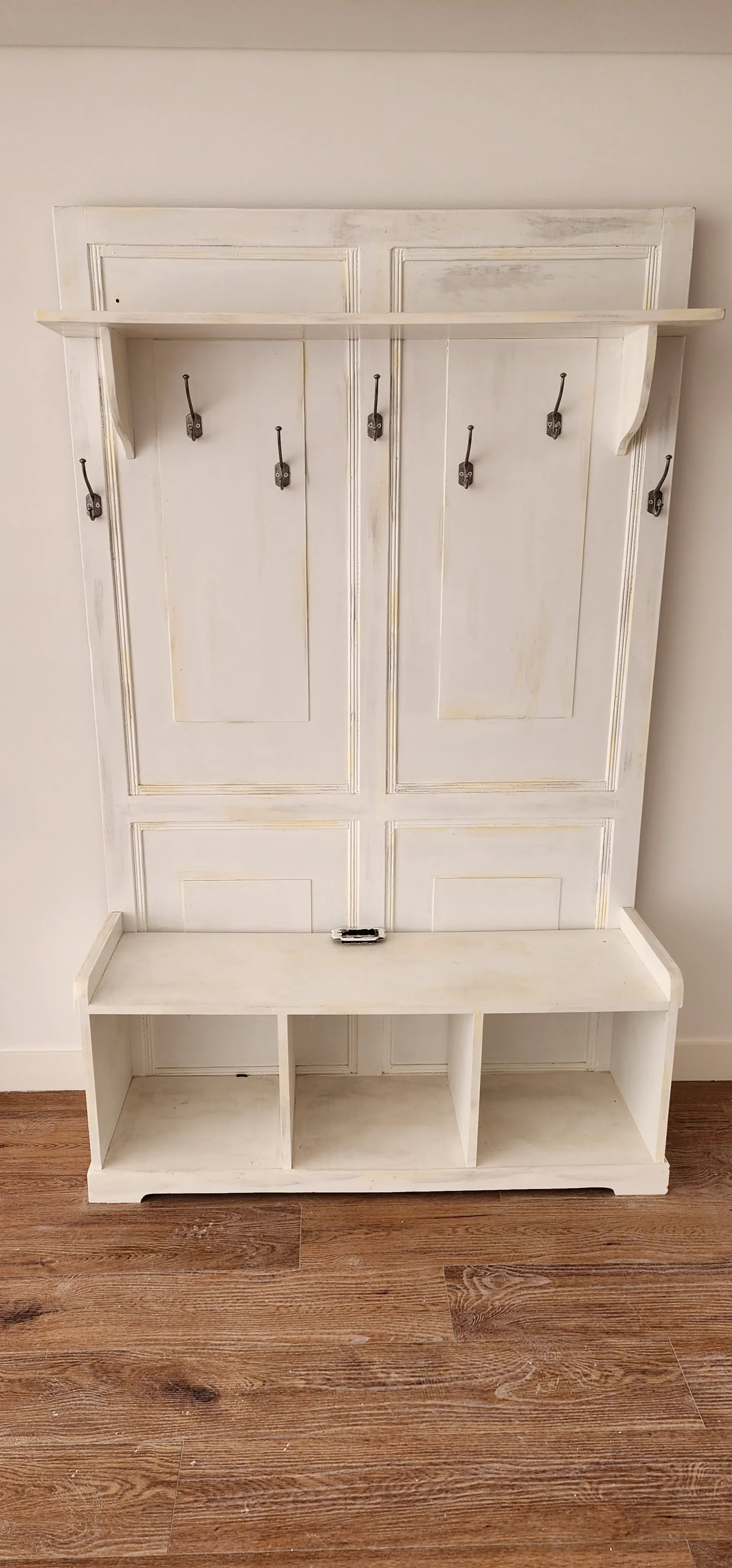 Muebles recibidores a medida — percheros, zapateros y consolas
